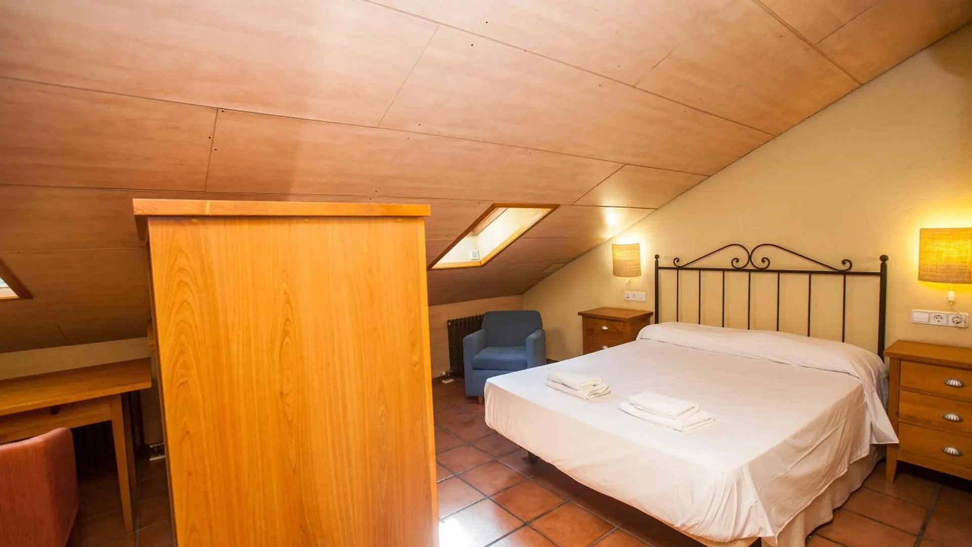 Gardens Of Roman Wall Host Onyarapartments Girona Apartmán